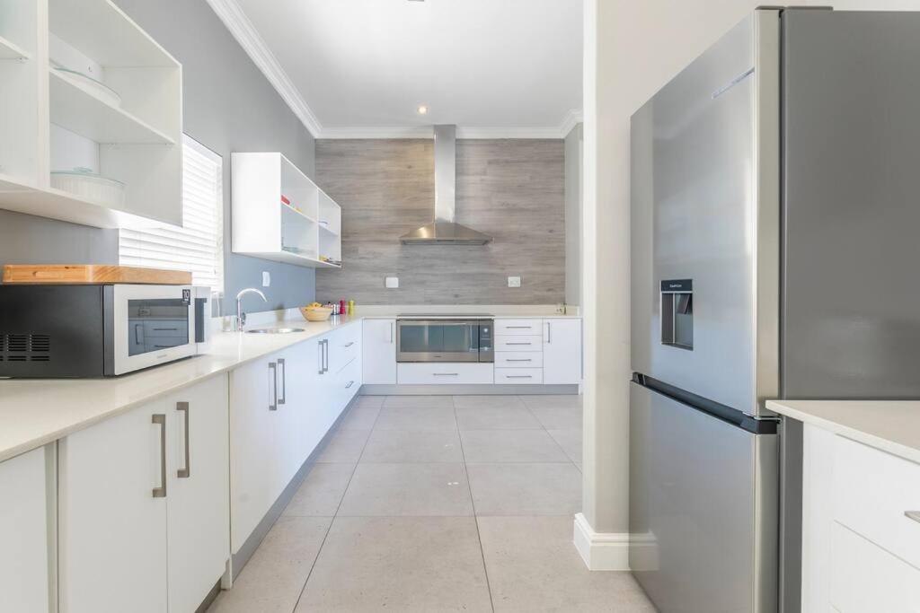 Stunning 2 Bedroom, Big Bay, Bona Views
