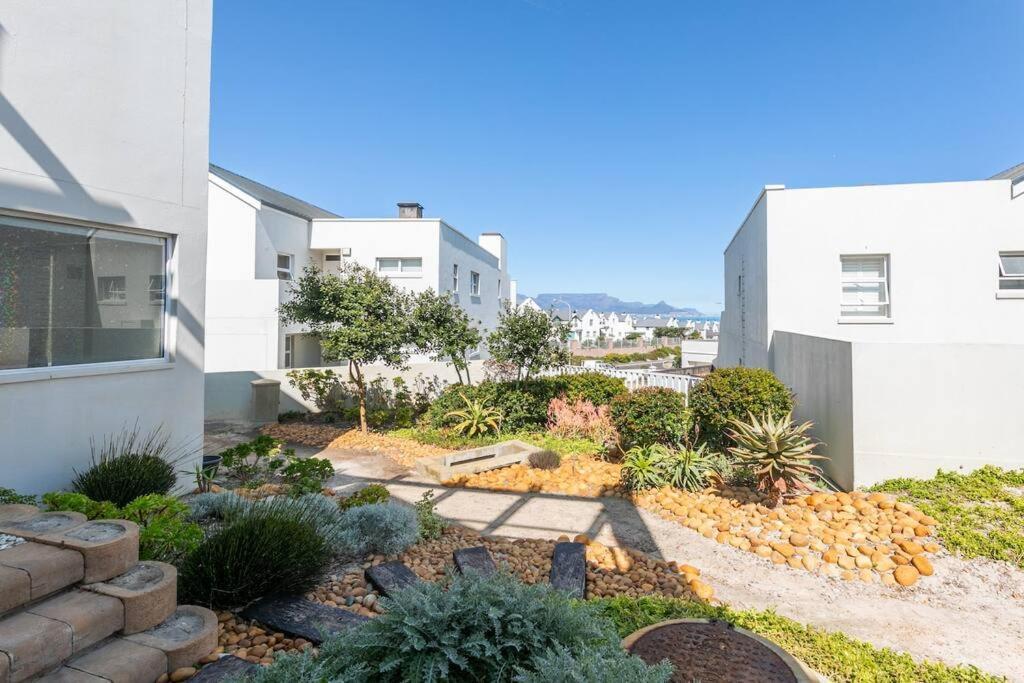 Stunning 2 Bedroom, Big Bay, Bona Views * Cape Town