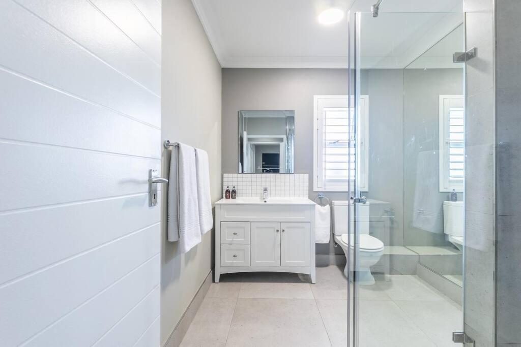 Apartment Stunning 2 Bedroom, Big Bay, Bona Views