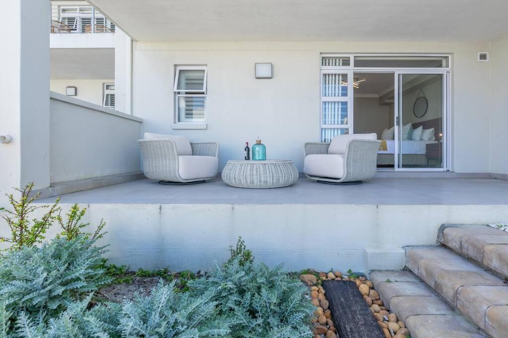 Apartment Stunning 2 Bedroom, Big Bay, Bona Views Cape Town
