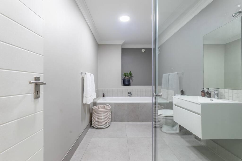 Stunning 2 Bedroom, Big Bay, Bona Views Cape Town