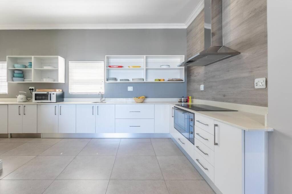 Stunning 2 Bedroom, Big Bay, Bona Views