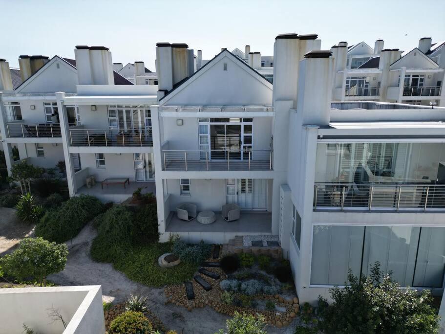 Stunning 2 Bedroom, Big Bay, Bona Views